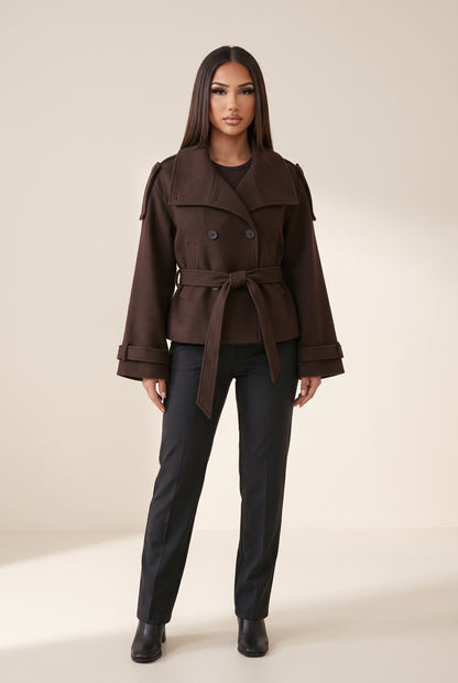 Cropped Jacke Dunkelbraun - Model